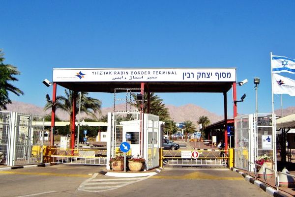 במעבר רבין מפלים תיירים וישראלים