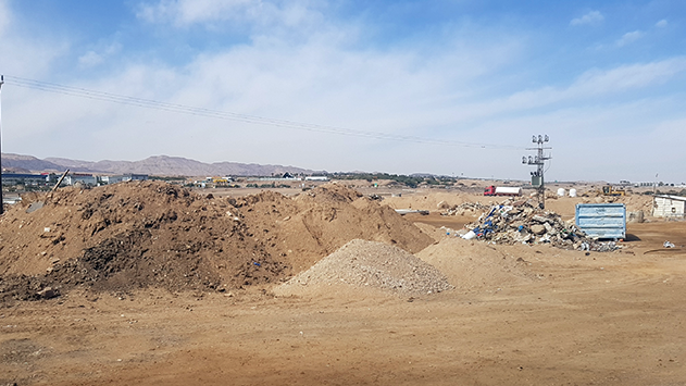 קריית הספורט הבינלאומית  הפכה לאתר פסולת בניין
