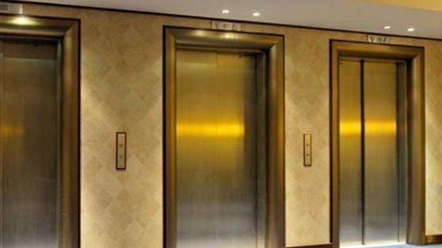נחבלה ביציאה ממעלית במלון ותפוצה ב-65 אלף ש''ח