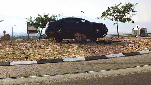 הסלע המסוכן הוסר מהכיכר  ובמקום הוצבה תאורה 