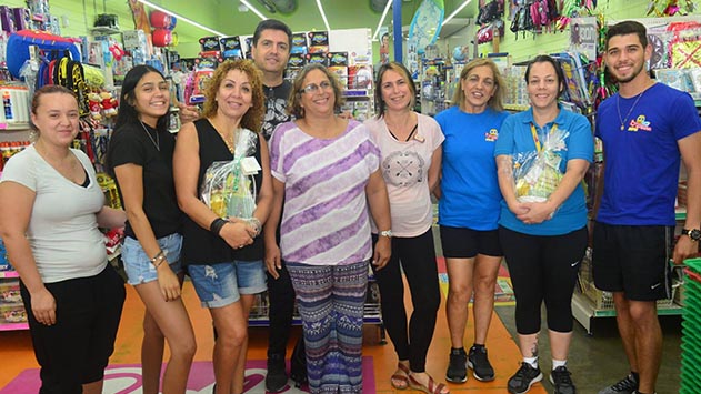 נשיקות - מדור החברה של אילת