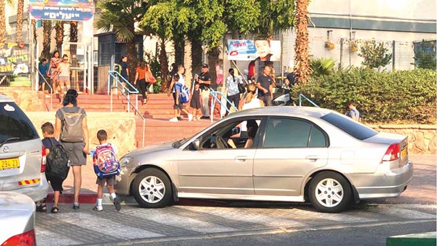 סכנה בכניסה לבי''ס יעלים: ''רק בנס עוד לא קרה אסון''