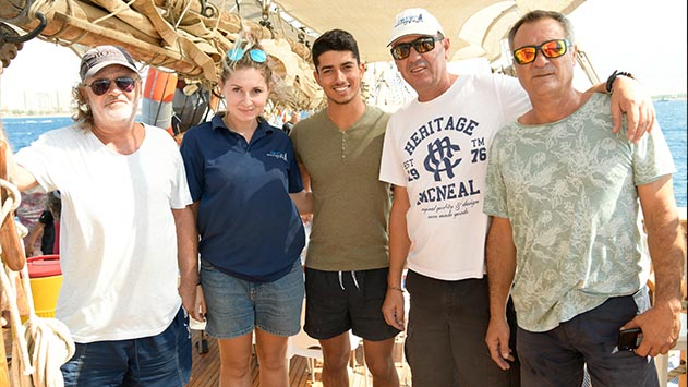 נשיקות - מדור החברה של אילת