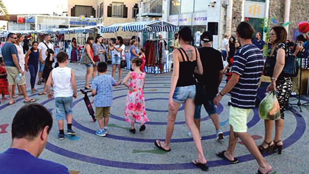 תבע את העירייה על שאינה מאפשרת לו למכור בשוק ונדחה
