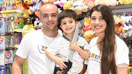 56,501 ₪ נתרמו על ידי חנות  הצעצועים ''עידן 2000'' למשפחתו של הילד חולה הסרטן מאילת 