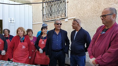 מתנדבי ''מרק לוינסקי'' מחממים את הלב