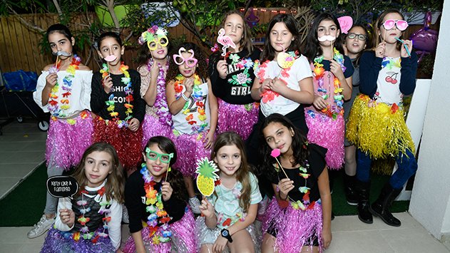 נשיקות - מדור החברה של אילת