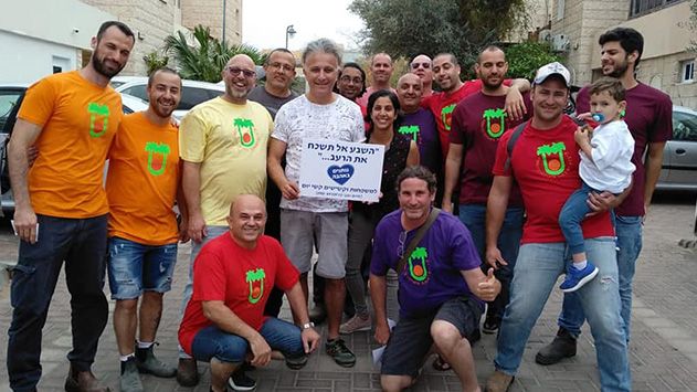 נשיקות - מדור החברה של אילת