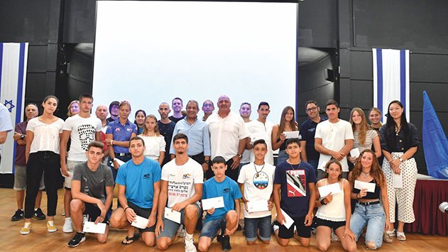 משפחת אברהמי העניקה מלגות ל-22 ספורטאים מצטיינים מאילת