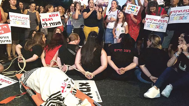 אכזבה בקרב מארגנות ההפגנה נגד אלימות בילדים - רק כ-200 תושבים הגיעו