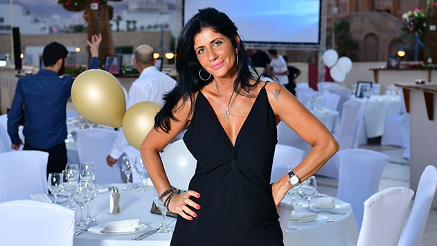 נשיקות - מדור החברה של אילת