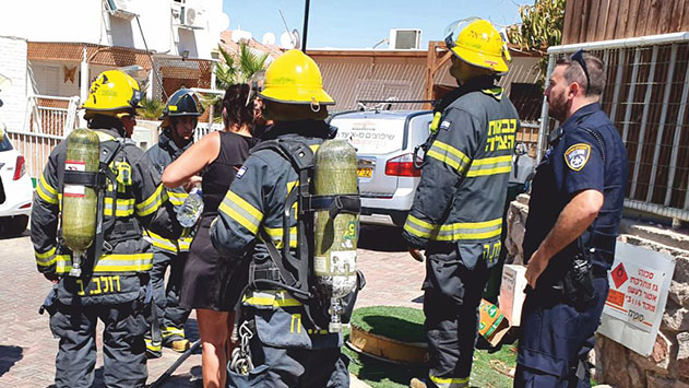 צוות כיבוי אש טיפל בשריפות שפרצו בשתי דירות 