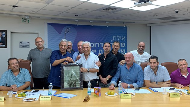 מוקירים את פועלו של עזיז למען תיירות הספורט