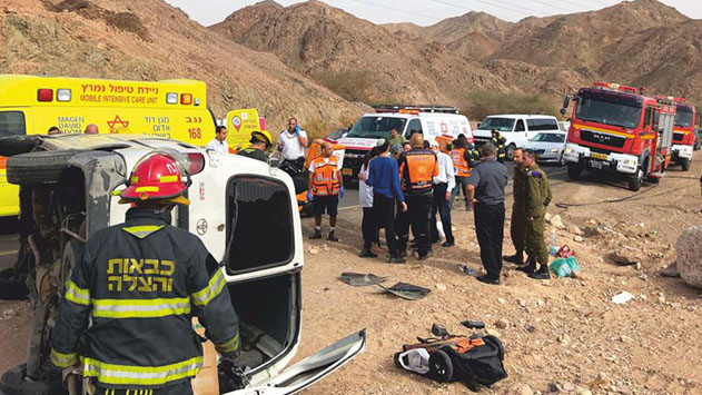 משפחה עם שמונה ילדים התהפכה ביציאה מאילת