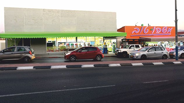 בית המשפט: החלטת היועמ''ש לעירייה  ומהנדס העירייה בעניין הפיצוצייה  של ניסים נחום אינה שקולה