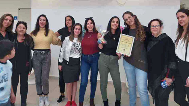נשיקות - מדור החברה של אילת