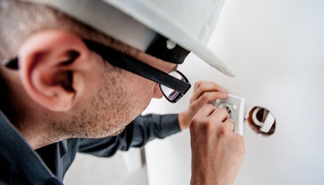 מתי כדאי לבצע בדיקת חשמל על ידי בודק חשמל?