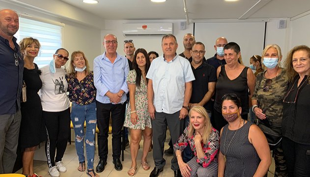 מהמכס לקהילה באהבה