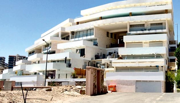 הבריכה בפרויקט גבעת השחמון באילת נזלה  והדיירים יפוצו במאות אלפים