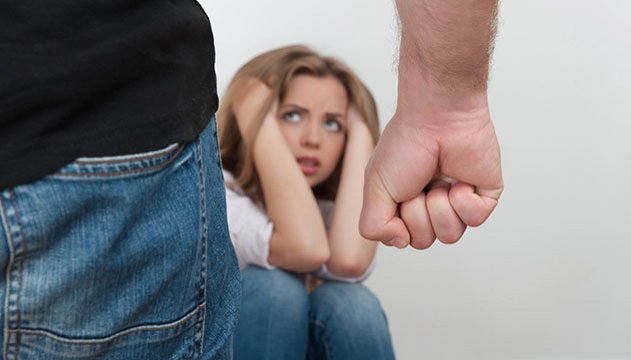 בוטלה הרשעתו של גבר אלים,  כדי שיוכל להמשיך ולהתקדם בעבודה