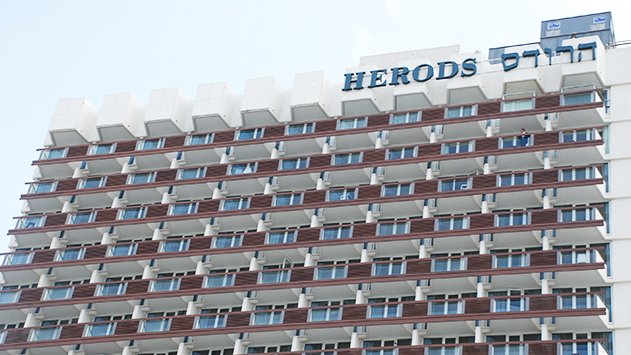 רשת פתאל תפצה אורחת שדיבתה הוצאה  על ידי סגנית מנהלת מלון