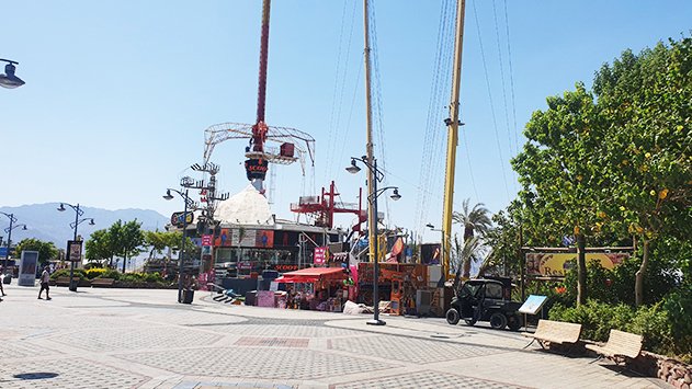 עיריית אילת תפצה אישה שמעדה בטיילת ב-160 אלף שקל