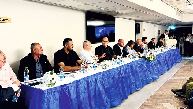 ראש העיר קורא לחברי המועצה להתחיל להגיע לישיבות וועדות העירייה