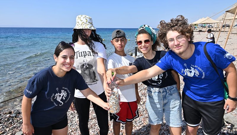 מנקים את המפרץ היפה בעולם