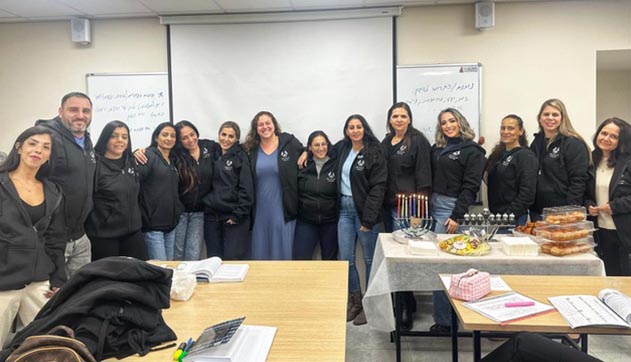 סיירת ההורים של אילת חיה ובועטת