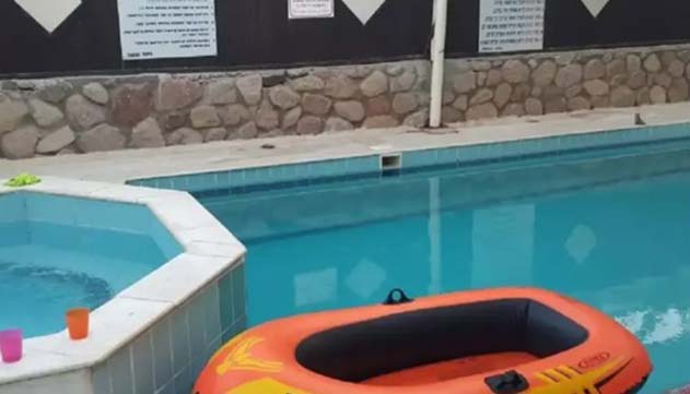 האם יידרשו הורי הקטין שטבע בבריכה באילת  להשיב את כספי הפיצוי שקיבלו לעיריית אילת?
