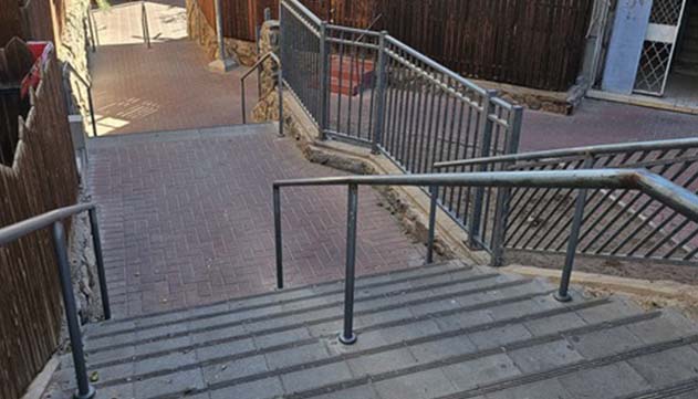 בין מדרגות להבטחות: זוג אילתי לכוד בביתו
