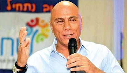 אבי כהן עוזב את חכ''א עם תעודת הצטיינות  לחברה ממשרד הפנים  