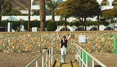 לקסן ניסתה לחמוק מאחריותה לגשר בחוף  ''הנסיכה'' באילת - ותשלם את המחיר