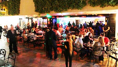 ''טרור'' לילי במאנקיס: האיש שמטיל אימה  על עובדי הפאב המיתולוגי באילת
