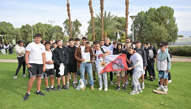צועדים ומצדיעים