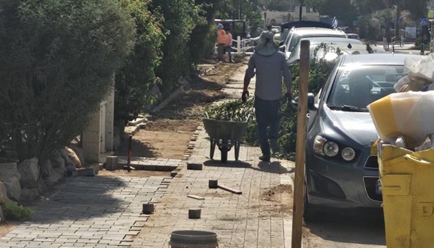 שנה וחצי אחרי שהחליפו את כל הריצוף -  בשכונה א' שוב חופרים