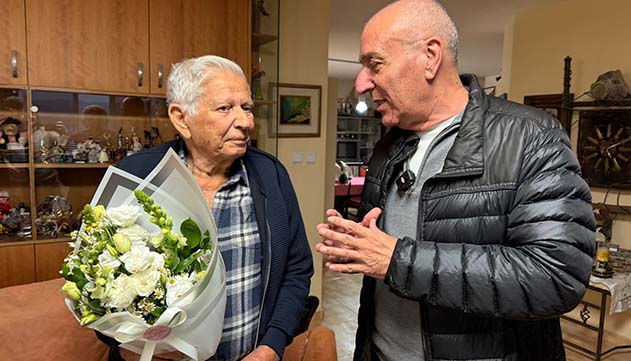 יום הולדת כפול בעיר של דגל ודיו:  אילת מעניקה אות מפעל חיים לחלוץ  העיתונות המקומית  - יצחק נועם