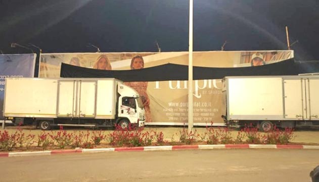הדרת נשים באילת:  מי הסתיר שלט עם דוגמנית בבגד ים?