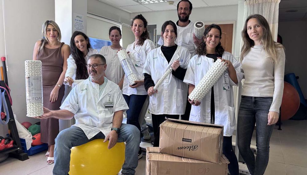תרומה ליוספטל: גלילים ומוטות עיסוי חדשים  למחלקות האשפוז ולמכון הפיזיותרפיה