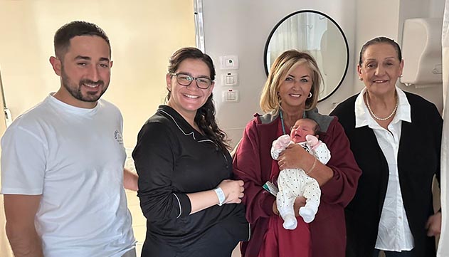 סגירת מעגל בחדר הלידה: אותה מיילדת  יילדה אם ובתה בהפרש של 29 שנים