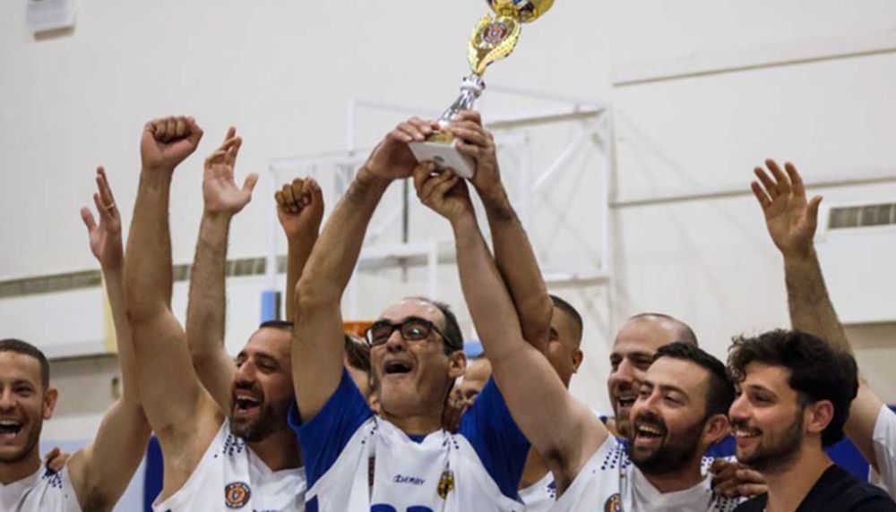 גביע ראשון בליגת שוויקה  חברים לזכרו של טום דקל ז׳׳ל