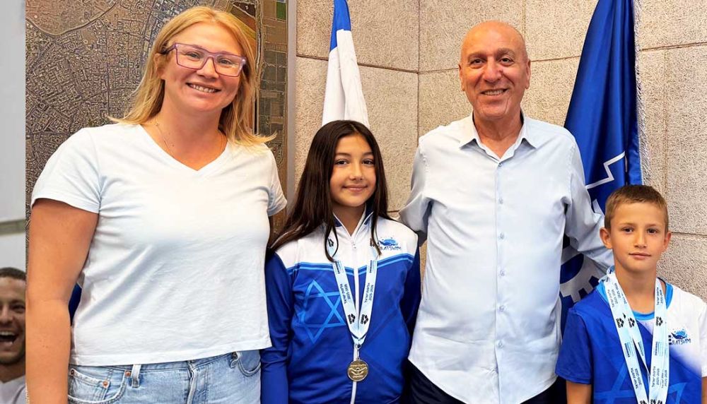 שחיינים אלופים