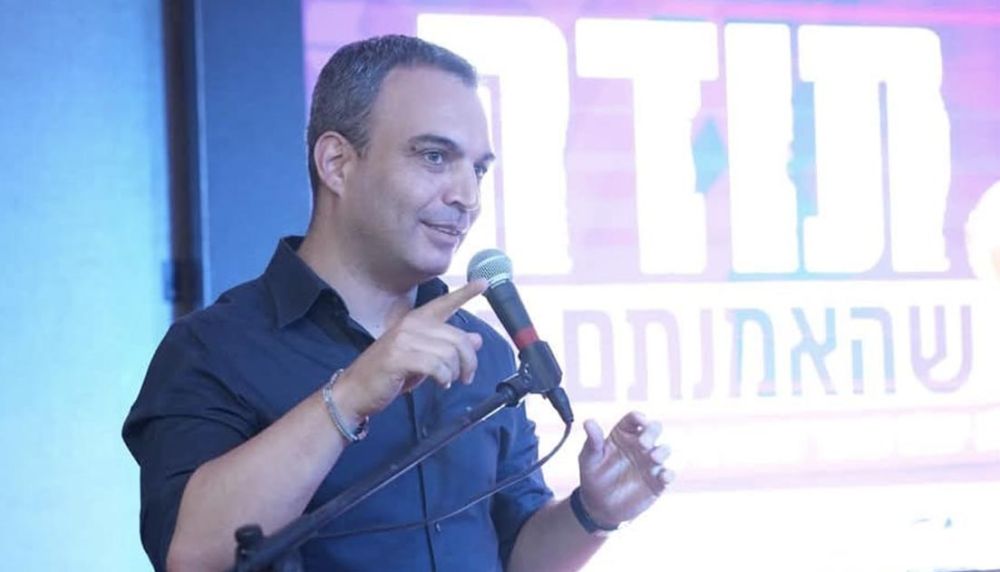 מסתמן, אלעד חסין ימשיך  לאמן גם בליגת העל
