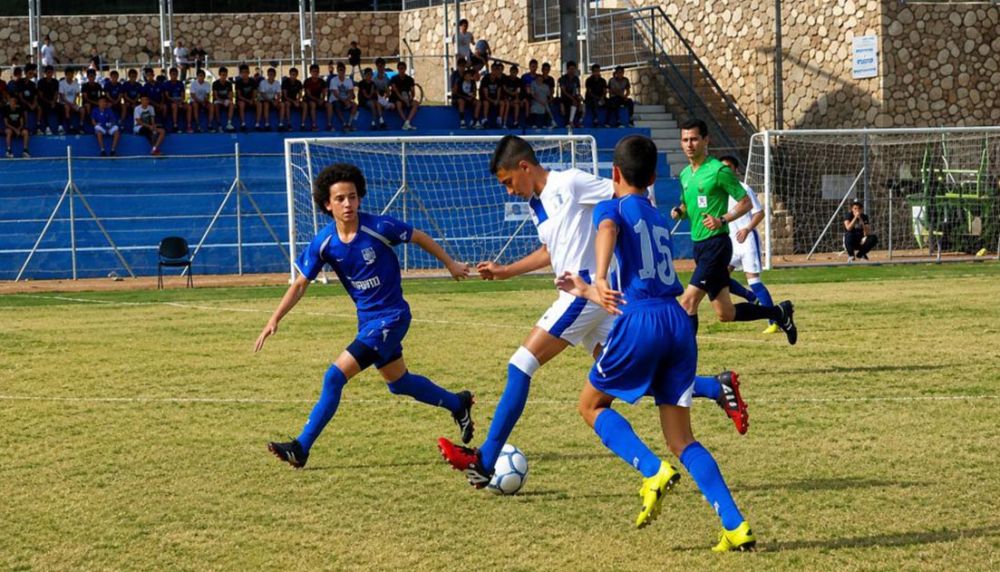הכדורגל באילת רץ קדימה, המגרשים  עדיין מחכים