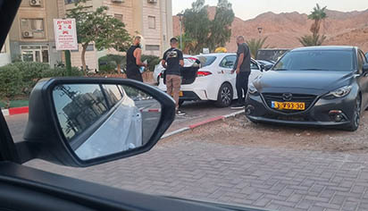 היוצאים לסיני מצאו חניה חדשה:  בתוך בנייני המגורים
