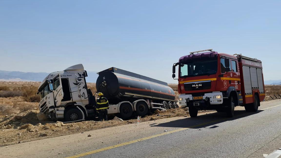 תאונת דרכים עם מיכלית סולר בכביש הערבה