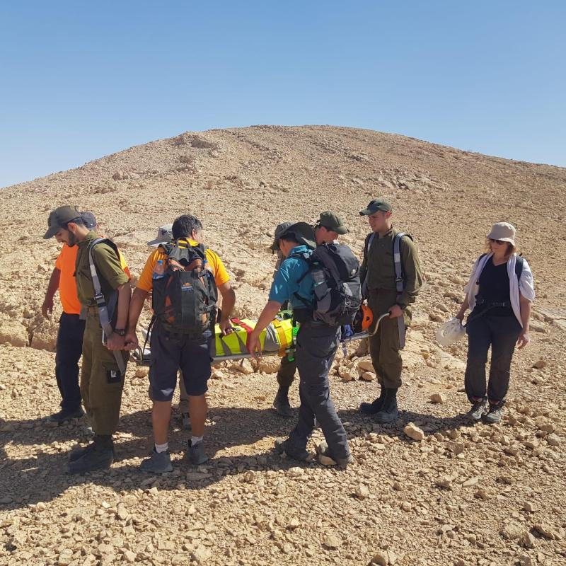צפו: חילוץ מטיילת ליד בקעת תמנע
