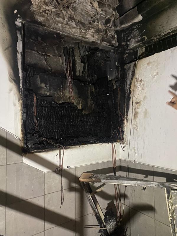 חולצה לכודה מדירה בוערת באילת