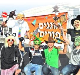 חוגגים פורים ב-'כפר השעשועים'