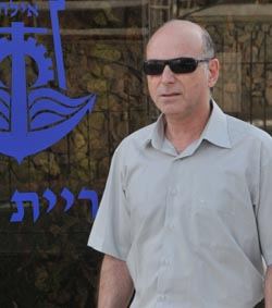 אלי הרציג עזב את משרדו בעירייה